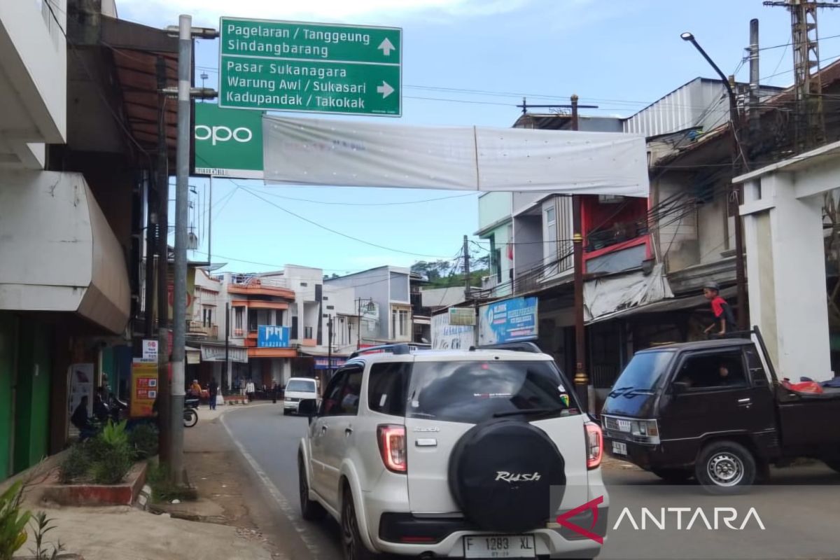 H-2 Lebaran jalur selatan Cianjur mulai dipadati kendaraan pemudik
