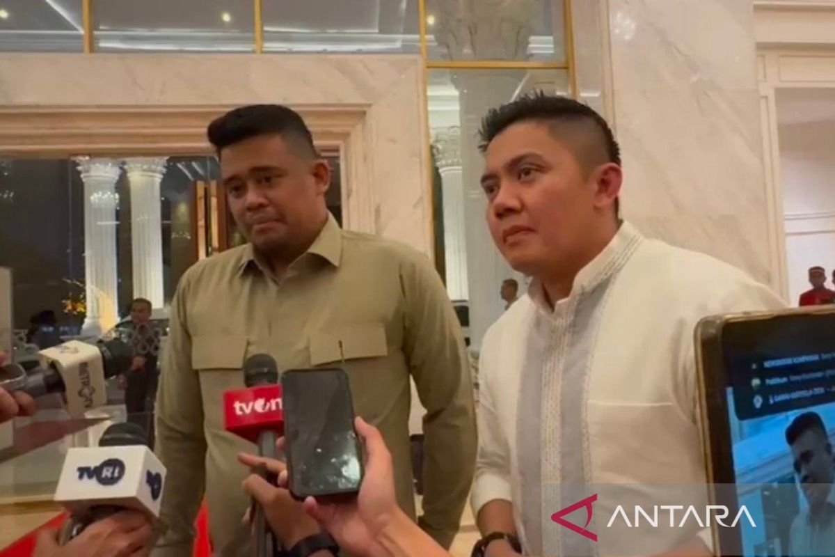 Perintah Prabowo, Bobby dan Teddy bagikan ribuan sembako di Medan
