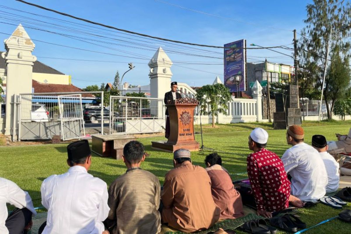 Umat Islam padati Lapangan Kottabarat Solo untuk Shalat Idul Fitri