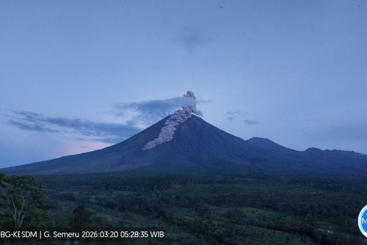 Semeru erupsi dua kali dengan tinggi letusan hingga 1.000 meter