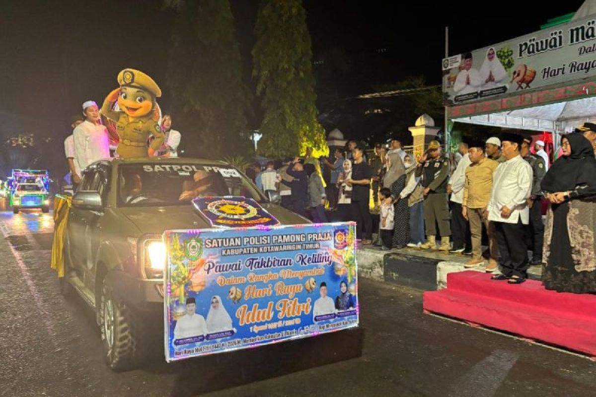 Gerimis tak halangi kemeriahan Pawai Takbiran Keliling di Sampit