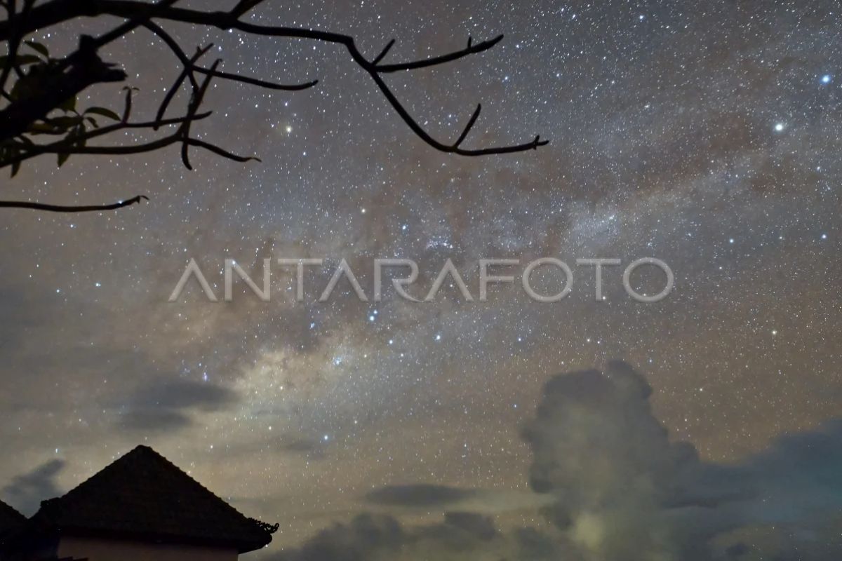 Galaksi Bima Sakti nampak di langit Bali saat Nyepi