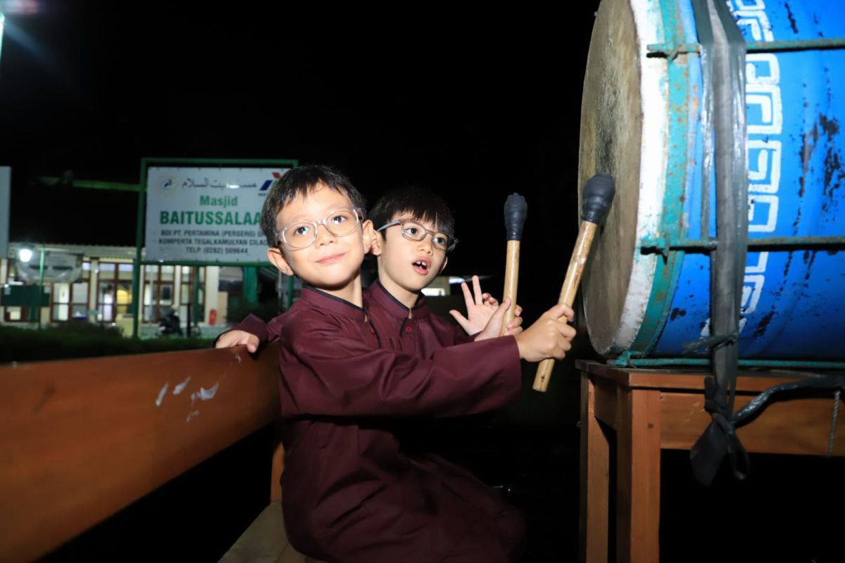 Takbir keliling semarakkan malam Idul Fitri di Kilang Cilacap