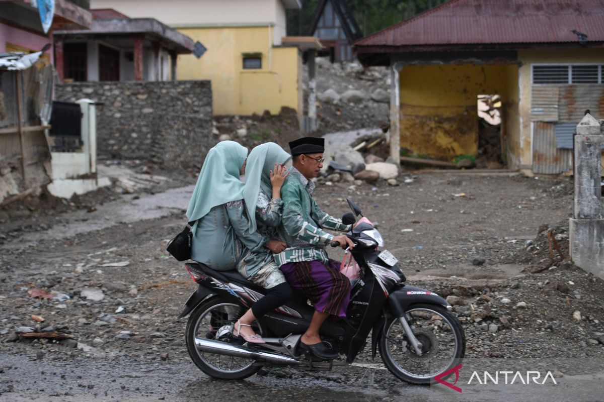 Indonesia disburses $41 million aid for Sumatra disaster victims