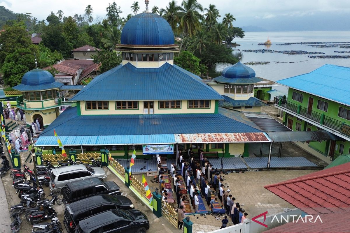 Festival rakik-rakik, cahaya yang menyala di tengah luka Maninjau