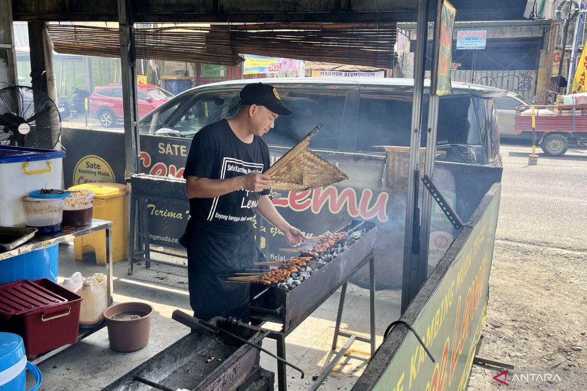 Cempe Lemu Tegal hadirkan jeda bagi pemudik lewat sate kambing muda
