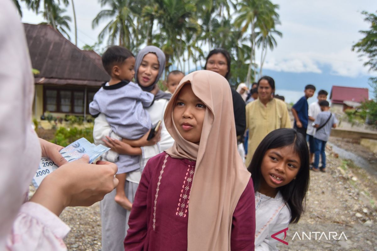 Kantor Berita ANTARA ramaikan tradisi "manambang" di Agam Sumbar