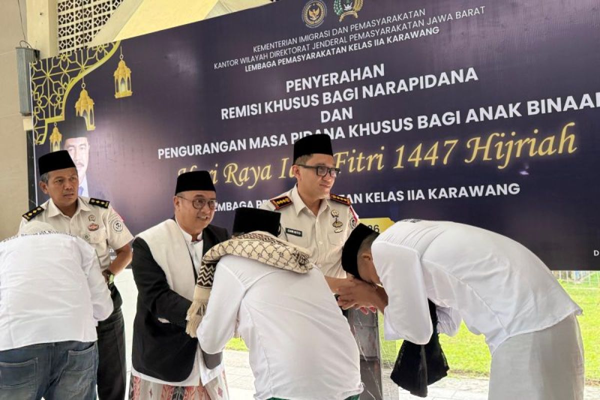 Tiga narapidana Lapas Karawang langsung bebas usai terima remisi Idul Fitri