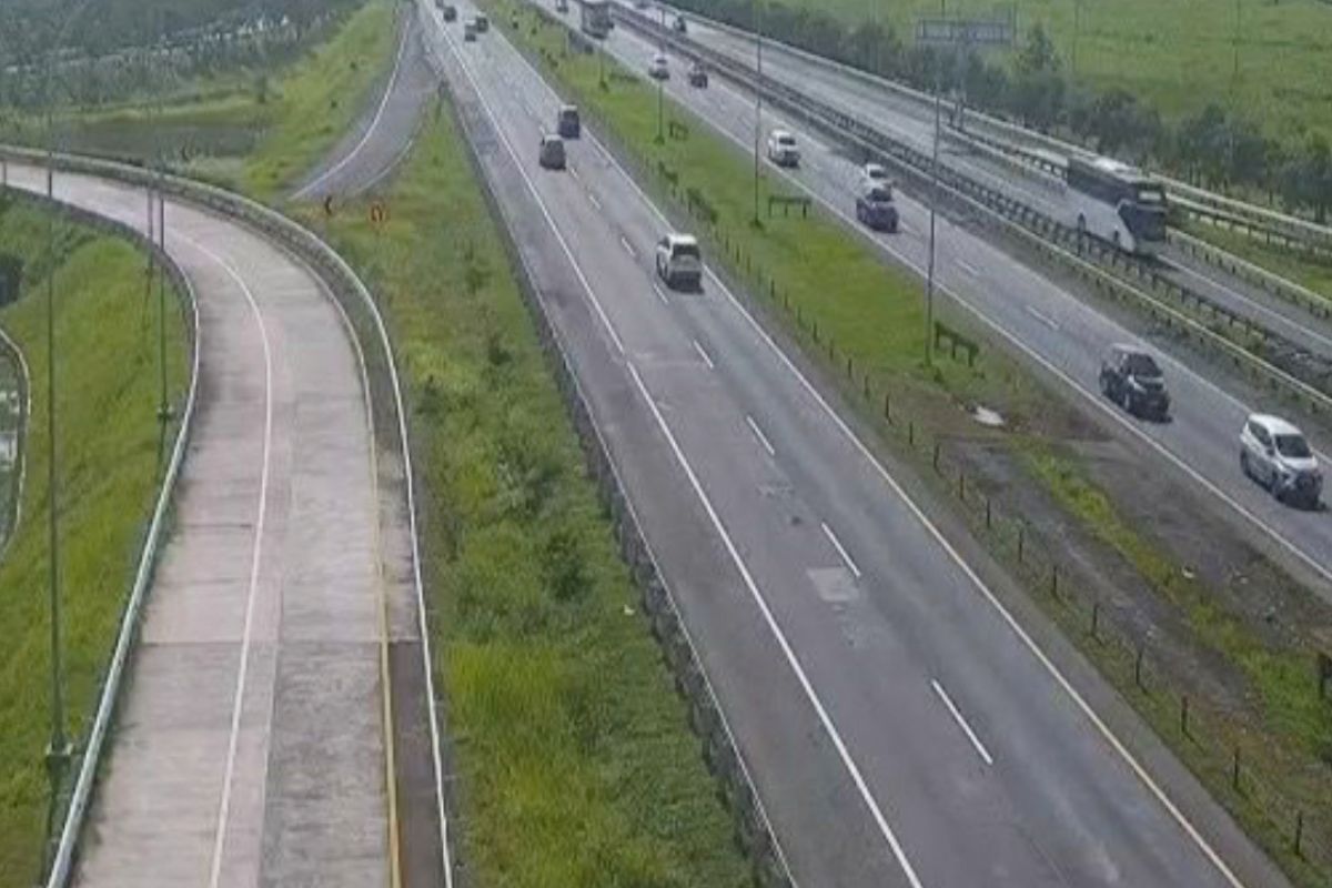 Arus di jalan Tol Cipali ke arah Cirebon meningkat pada H+1 Lebaran