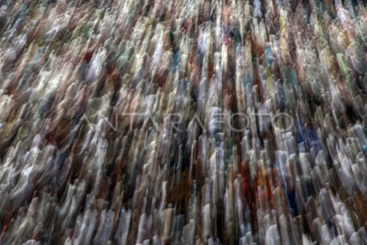 Shalat Idul Fitri di Stadion Pakansari Bogor