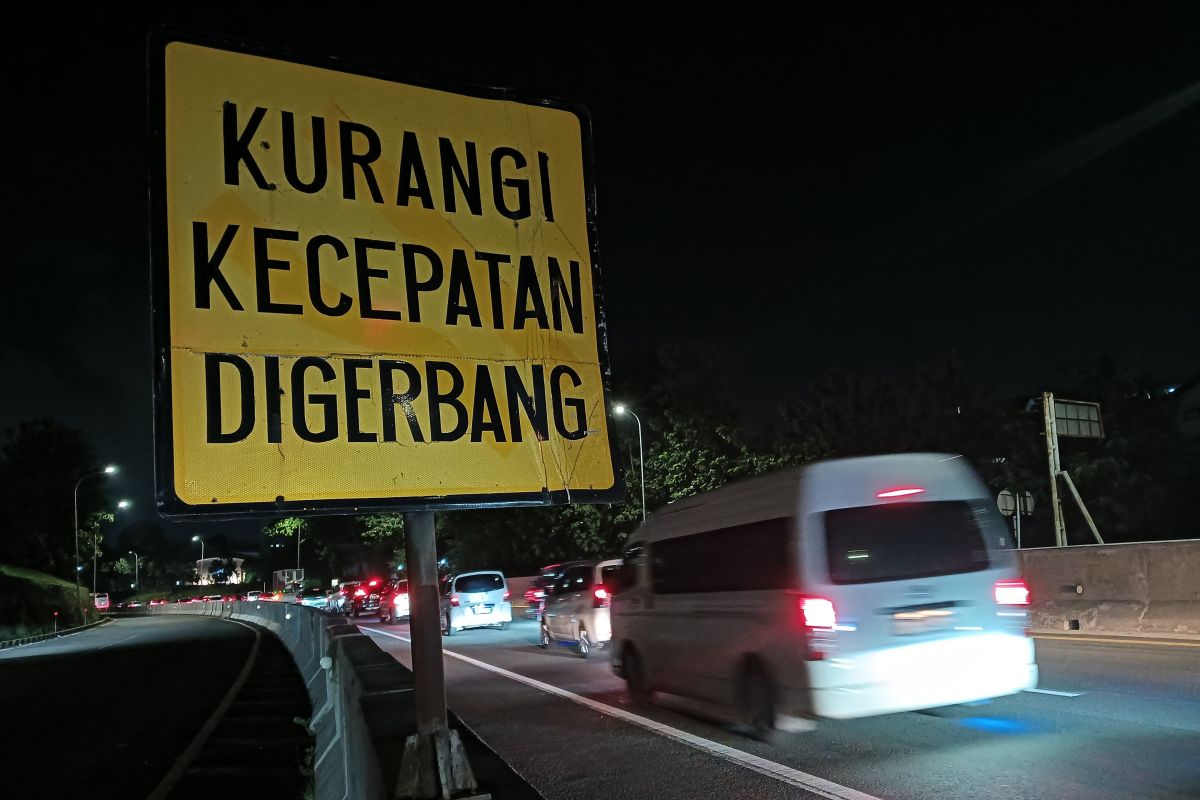 Arus balik di Tol Banyumanik capai 2.000 kendaraan/jam