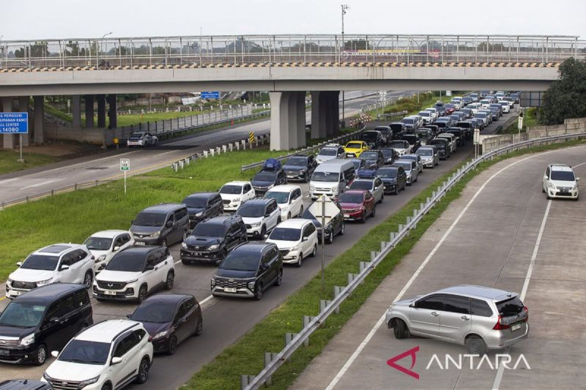 Arus balik Tol Trans Jawa ramai