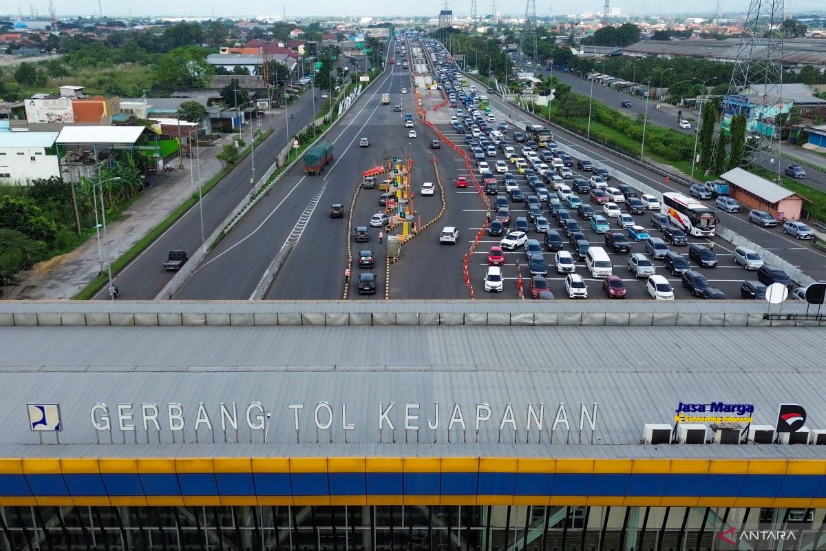 Puncak pergerakan kendaraan tertinggi di Jawa Timur