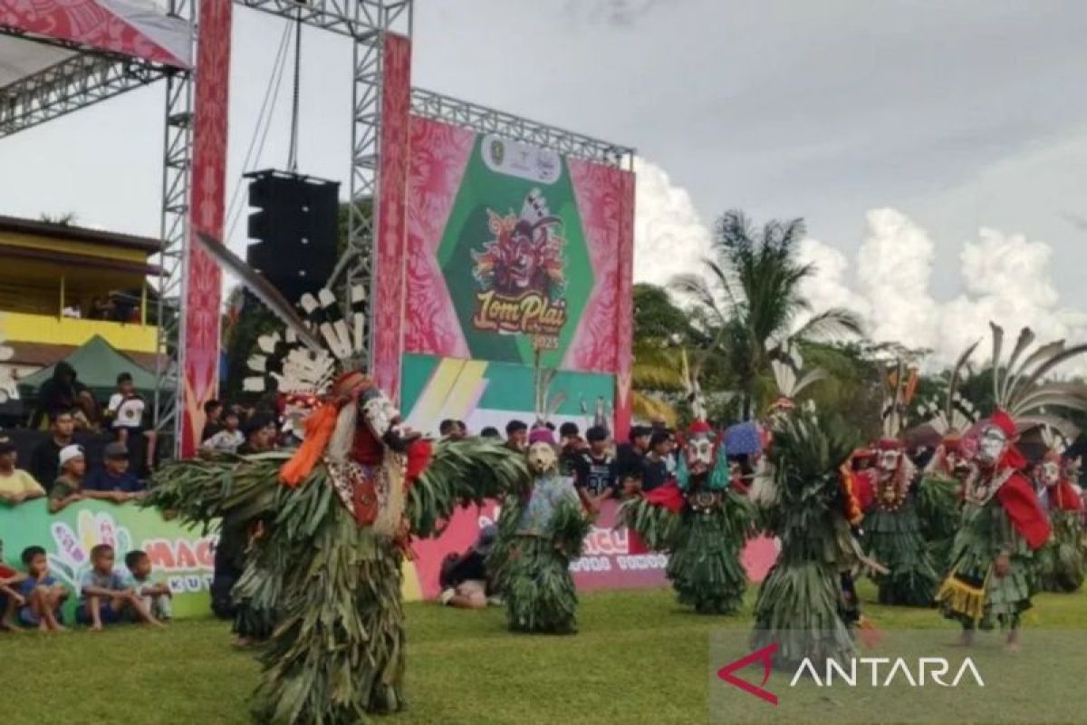 Pesta adat Lom Plai Kalimantan Timur warnai libur Lebaran