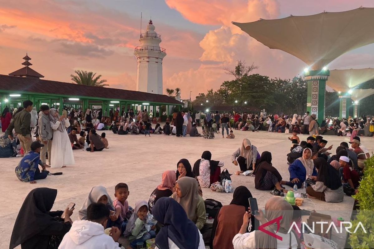 Wisata religi Banten Lama dipadati peziarah pada libur Lebaran