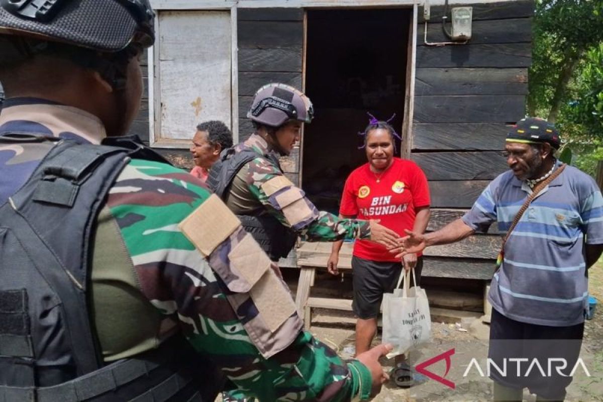 Satgas Yonif 511 perkuat interaksi sosial ciptakan stabilitas keamanan di Tolikara