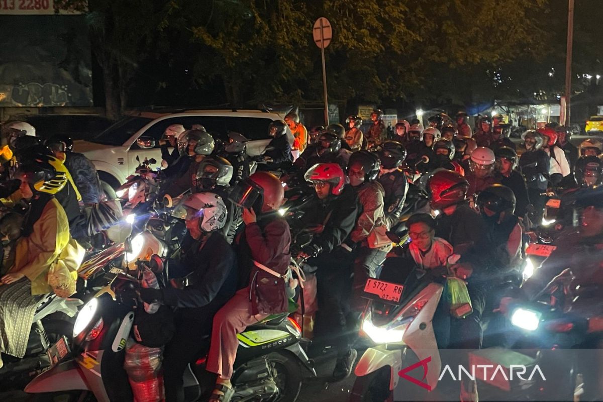 Jumlah kendaraan yang melintasi Pantura Cirebon terus meningkat