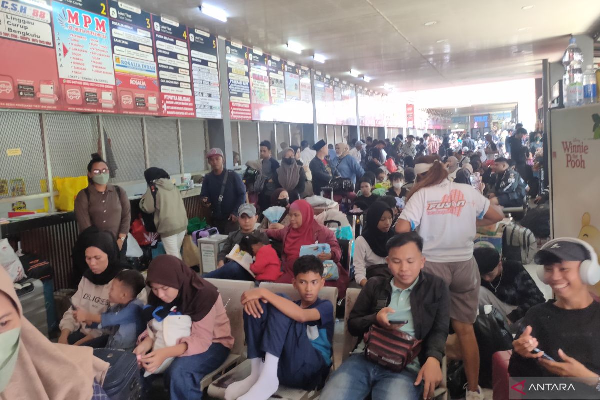 Arus balik Lebaran, lonjakan penumpang terjadi di Terminal Kalideres