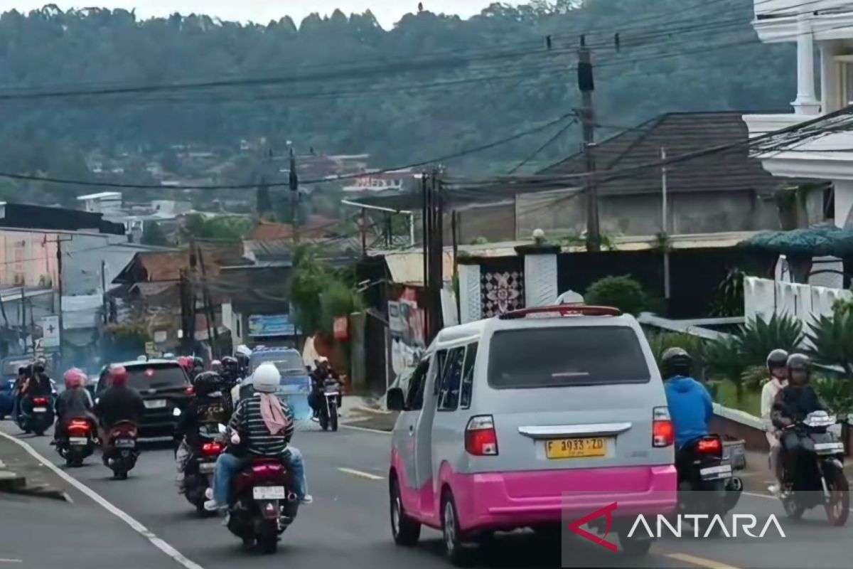 Kendaraan arus balik masih tinggi, jalur Puncak-Cianjur merayap Selasa