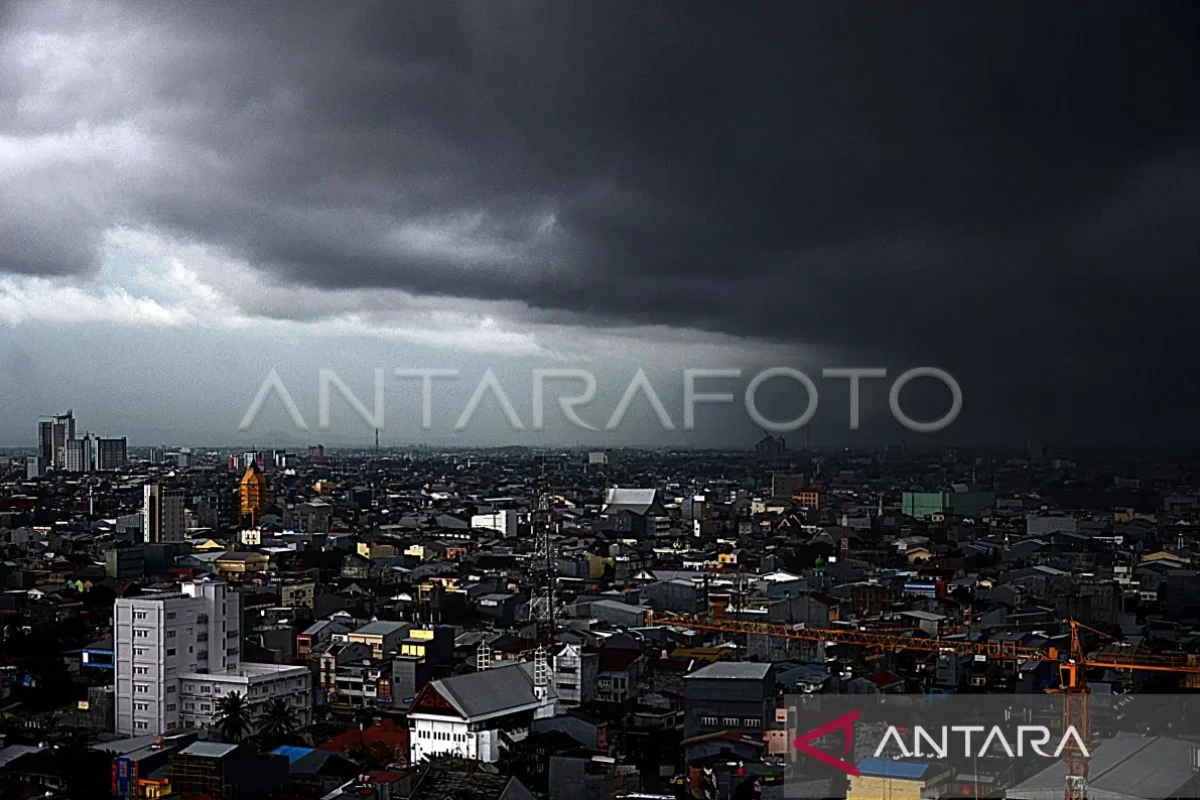 BMKG: Waspada hujan lebat disertai angin di Sulsel hingga 26 Maret  