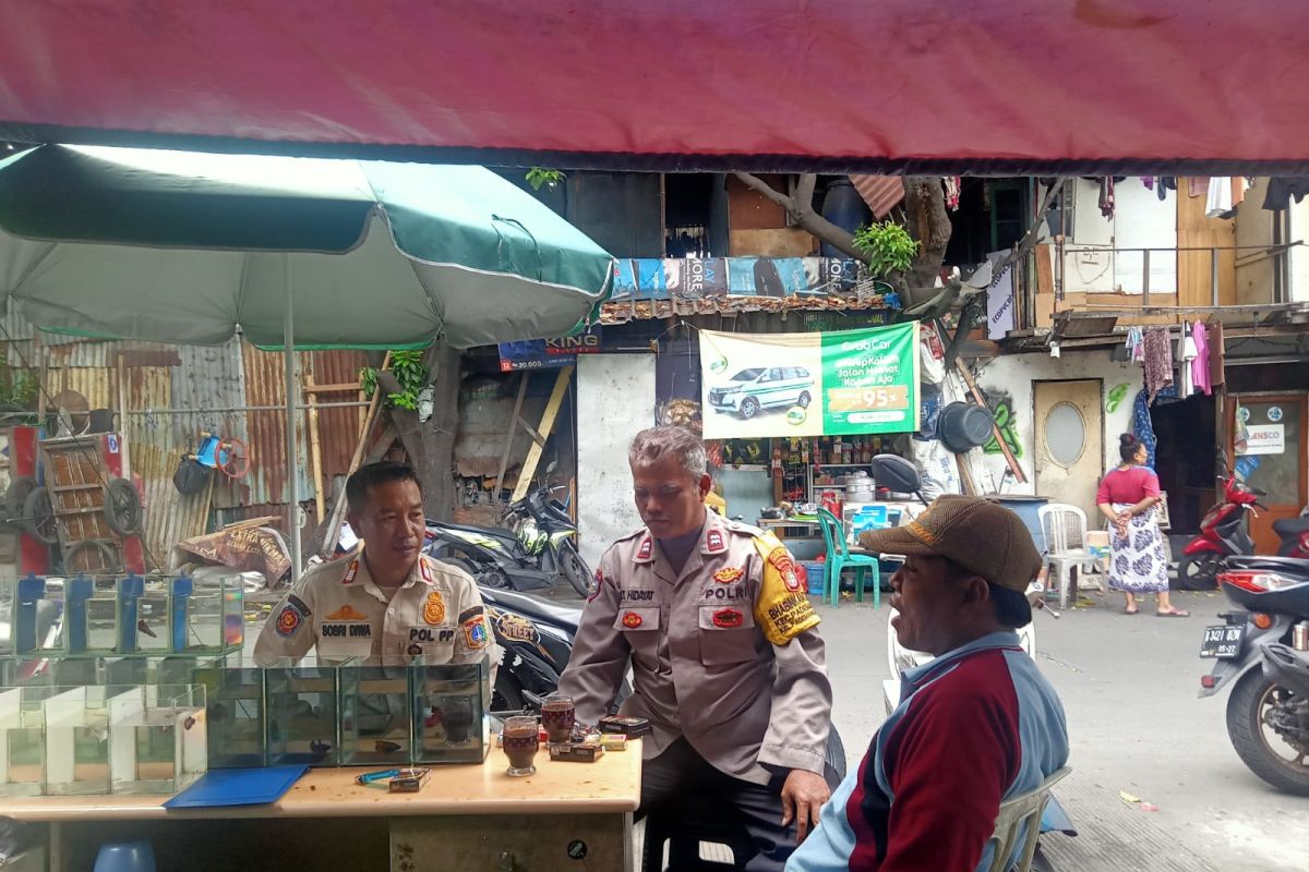 Kisah ketua RT di Pademangan yang rela tak mudik demi menjaga rumah warga