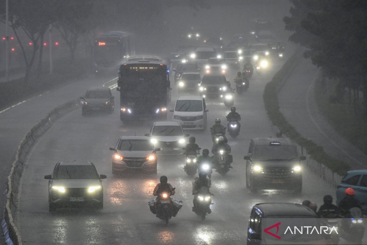 Jakarta diperkirakan akan diguyur hujan ringan sepanjang hari Kamis