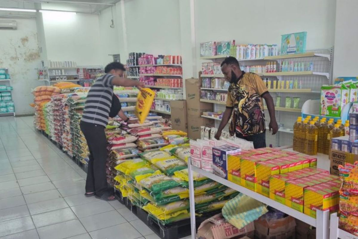 Polres Keerom lakukan pengawasan bahan pokok di wilayah Arso