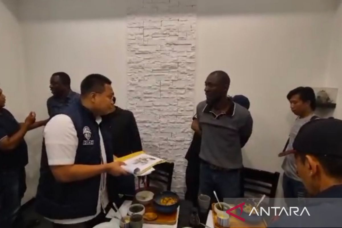 Polisi tangkap warga Liberia yang tipu korban bermodus dolar hitam