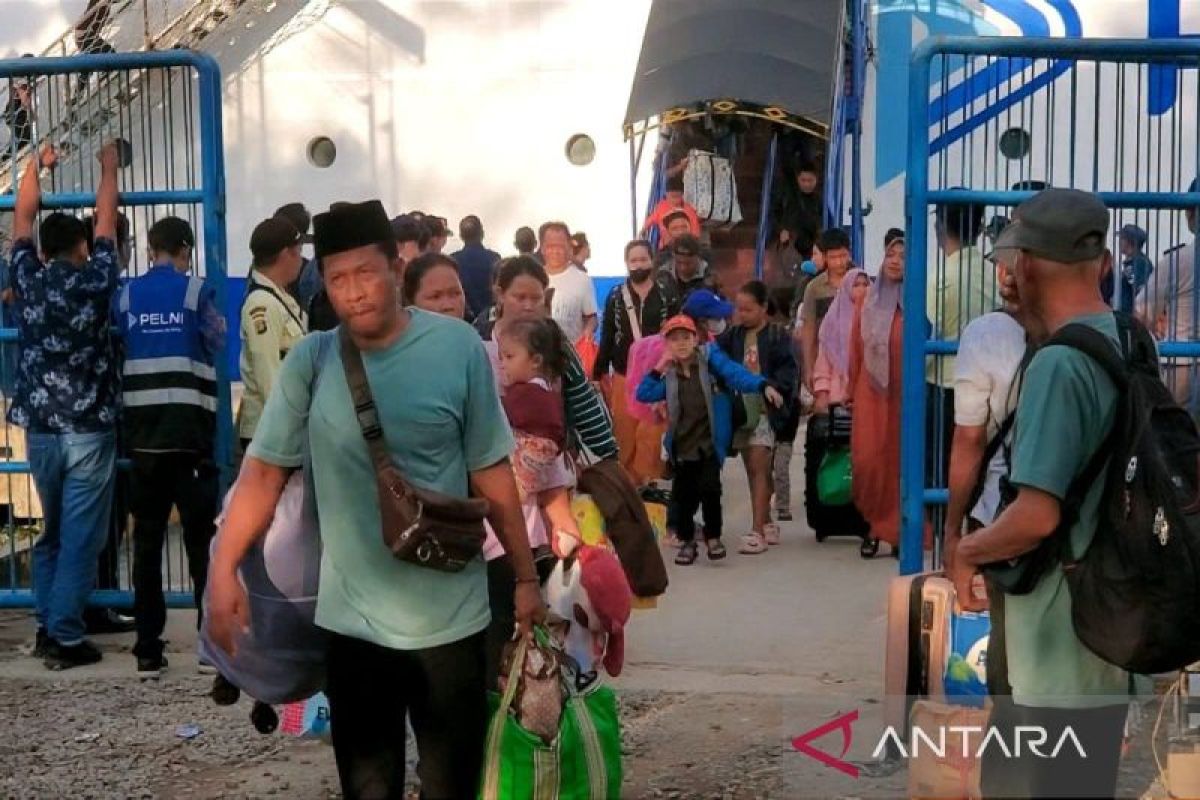 Kapal perdana arus balik Lebaran tiba di Pelabuhan Sampit
