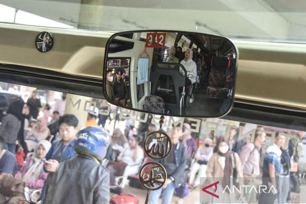 Arus balik Lebaran penumpang bus di Tasikmalaya