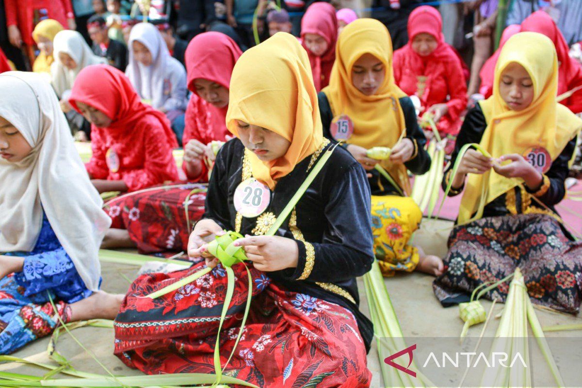 Sumenep lestarikan tradisi Lebaran melalui Festival Ketupat