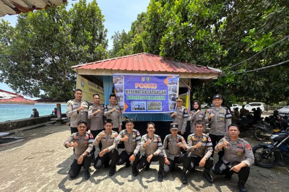 Polda Sulbar mengerahkan tim medis di lokasi wisata kawasan pesisir