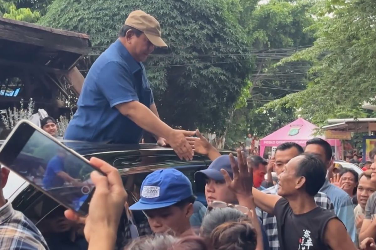 Seskab: Presiden spontan tinjau bantaran rel Senen