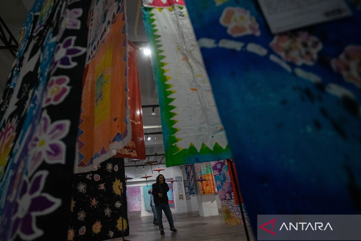 Melihat pameran karya seni pelajar di Taman Budaya Yogyakarta