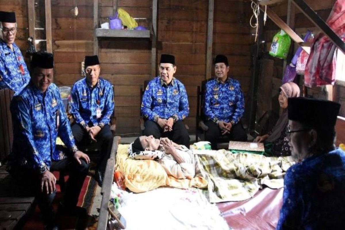 Kenang masa pengabdian, Bupati Shalahuddin kunjungi purnatugas PUPR Barut