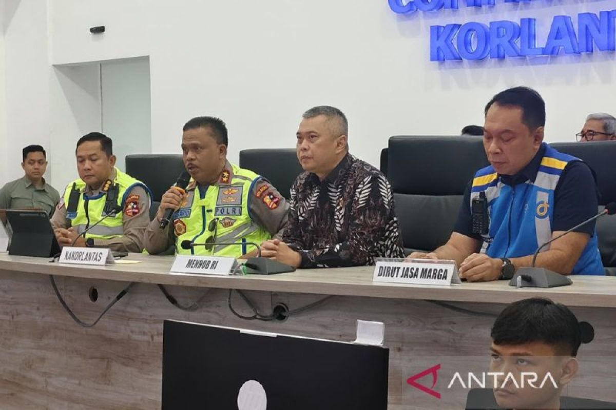 Korlantas Polri berlakukan "one way" lokal di KM 132-KM 70