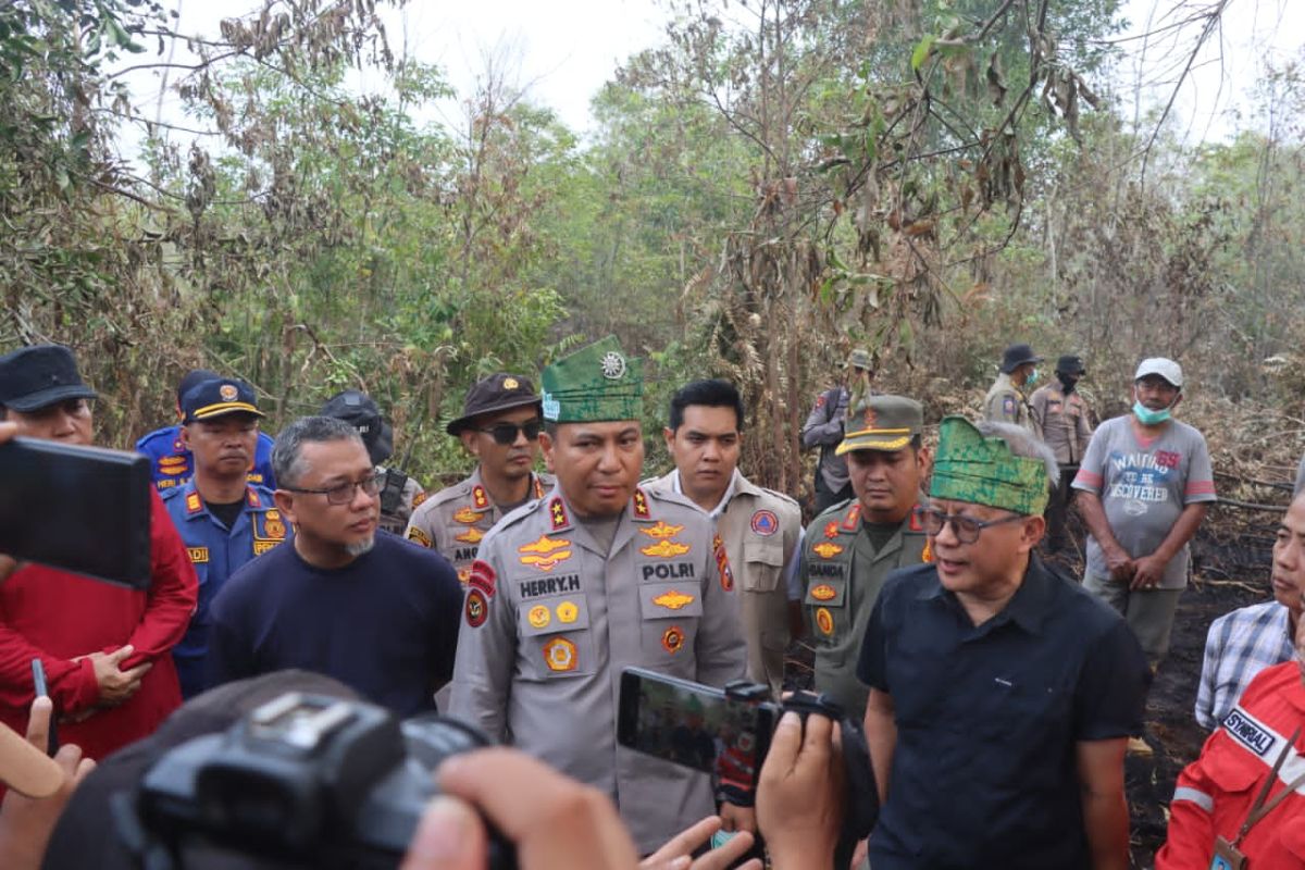 Karhutla Dumai mulai terkendali, Rocky Gerung puji langkah cepat Kapolda Riau