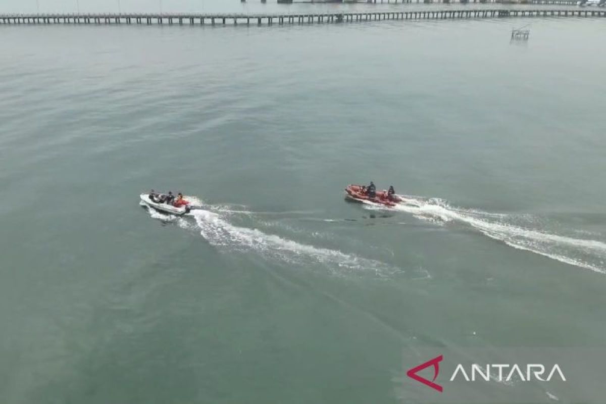 Hari kedua pencarian penumpang kapal terjatuh rute Situbondo-Madura