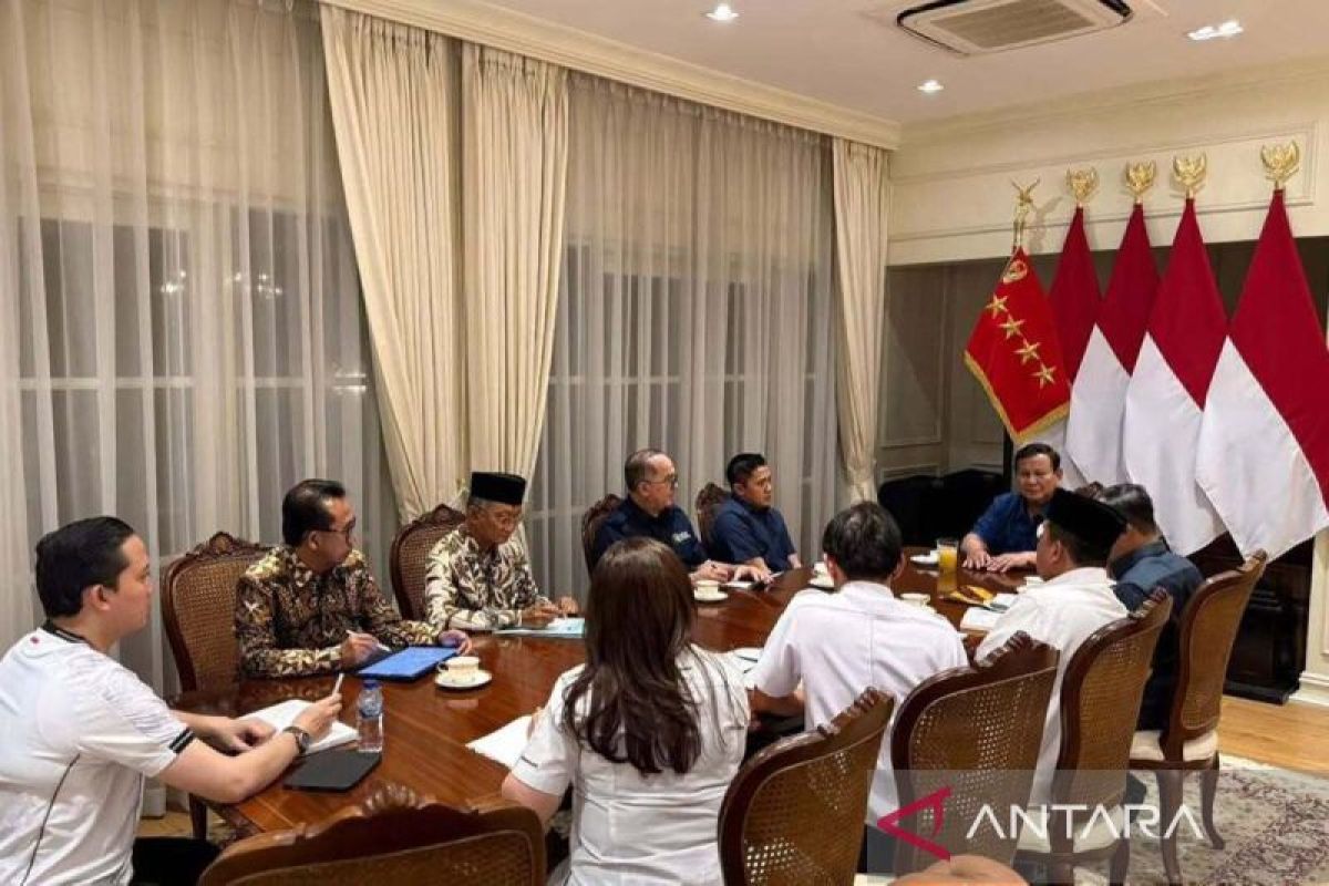 Prabowo intruksikan bangun hunian layak bagi warga bantaran rel Senen