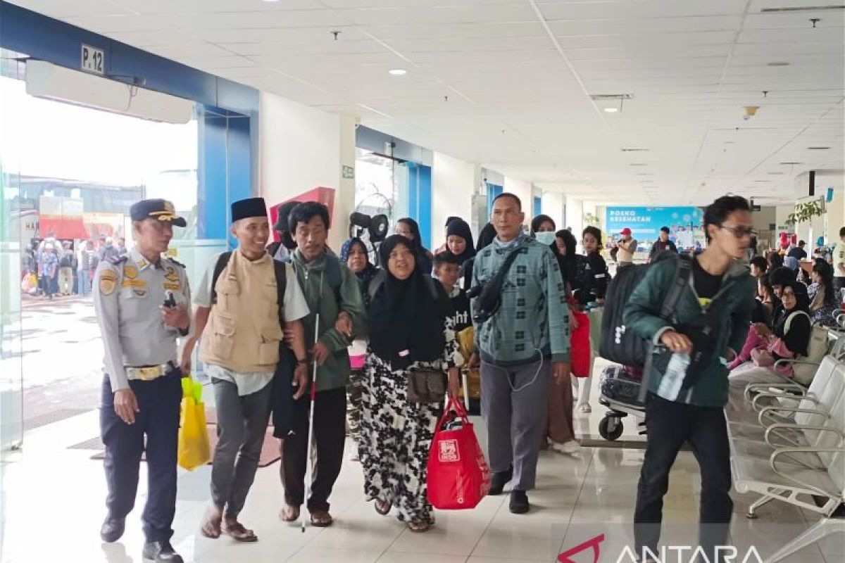 Jelang masuk sekolah, ribuan pemilir tiba di Terminal Pulo Gebang