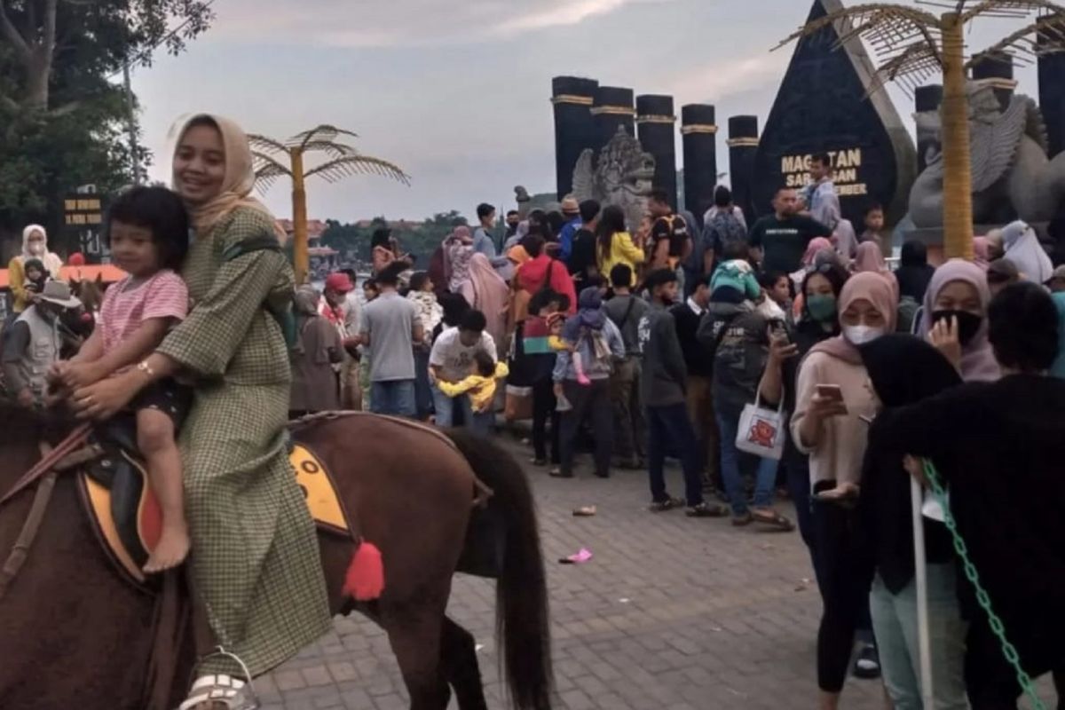 Sebanyak 69.773 orang kunjungi Telaga Sarangan selama libur Lebaran