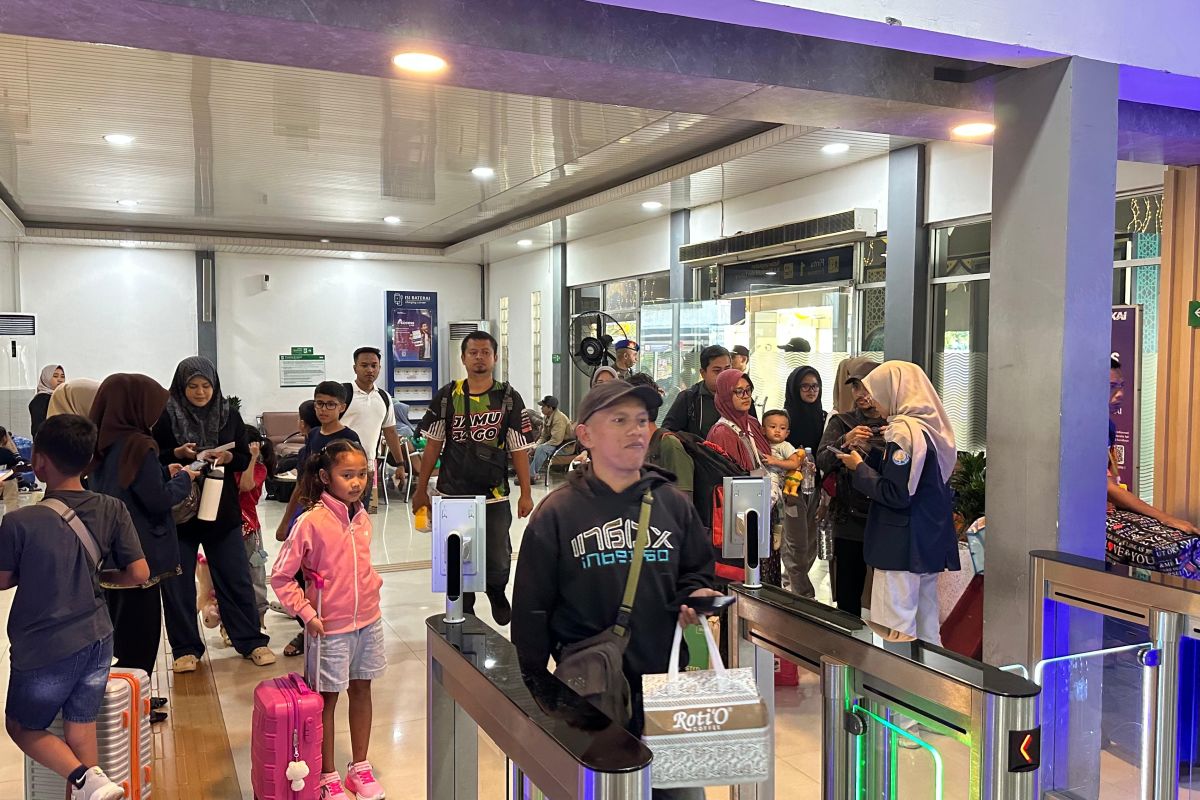 KAI Surabaya catat penjualan tiket capai 87 persen dari kapasitas