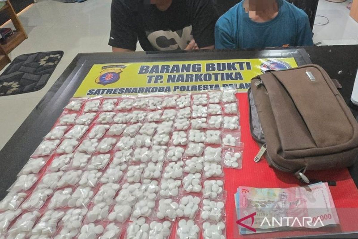 940 butir diduga zenit diamankan, dua pengedar diciduk di barak G Obos