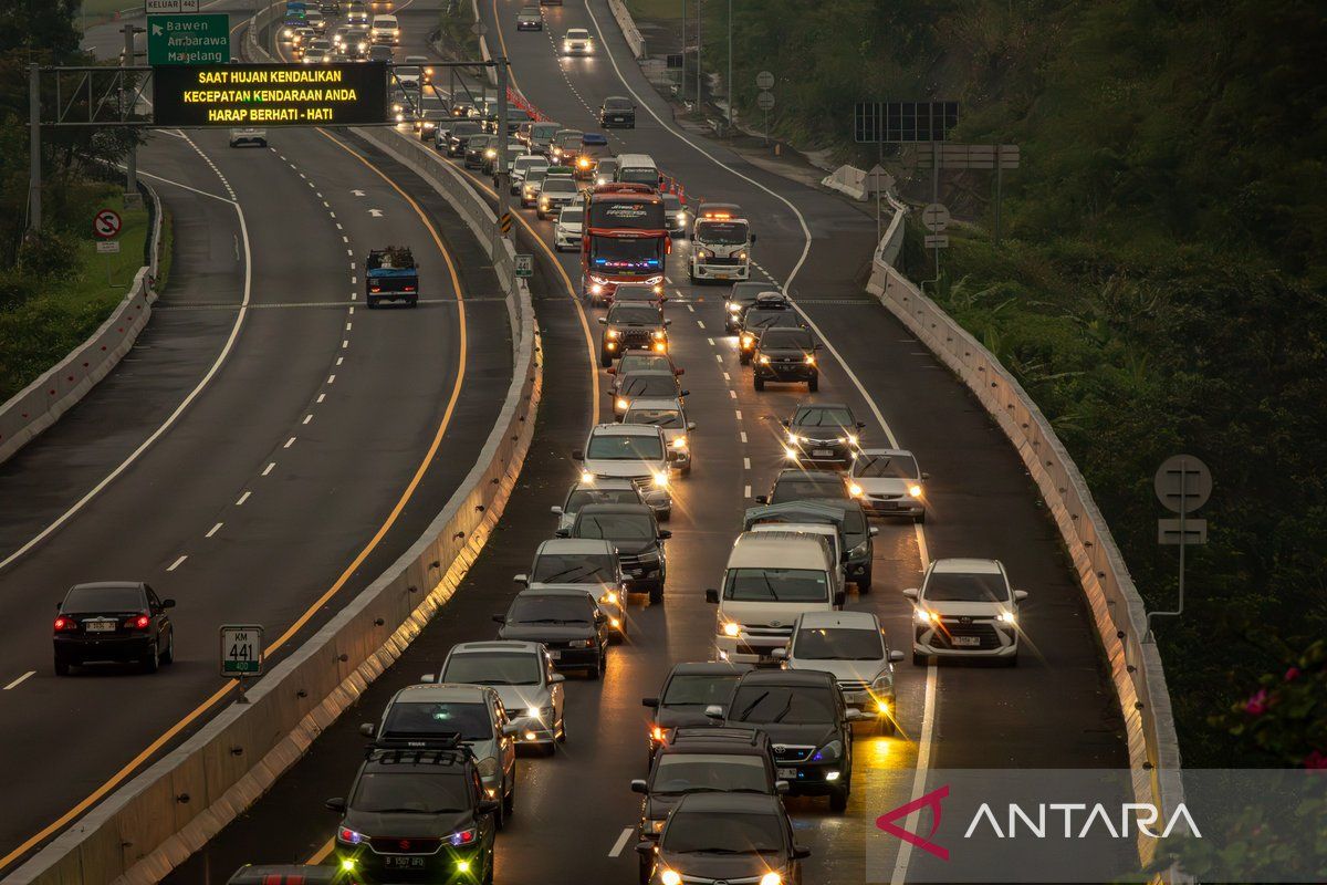 Arus balik di GT Kalikangkung Semarang mulai turun