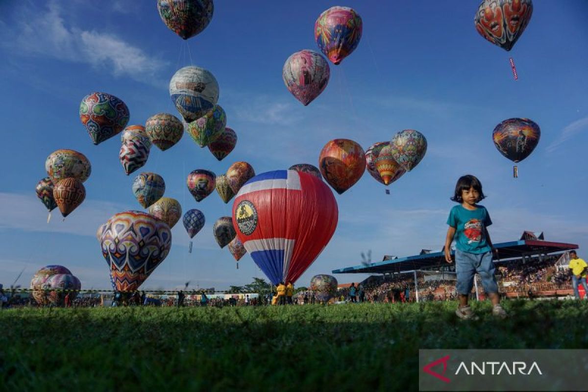 Melihat kemeriahan perayaan Syawalan di berbagai daerah di Indonesia