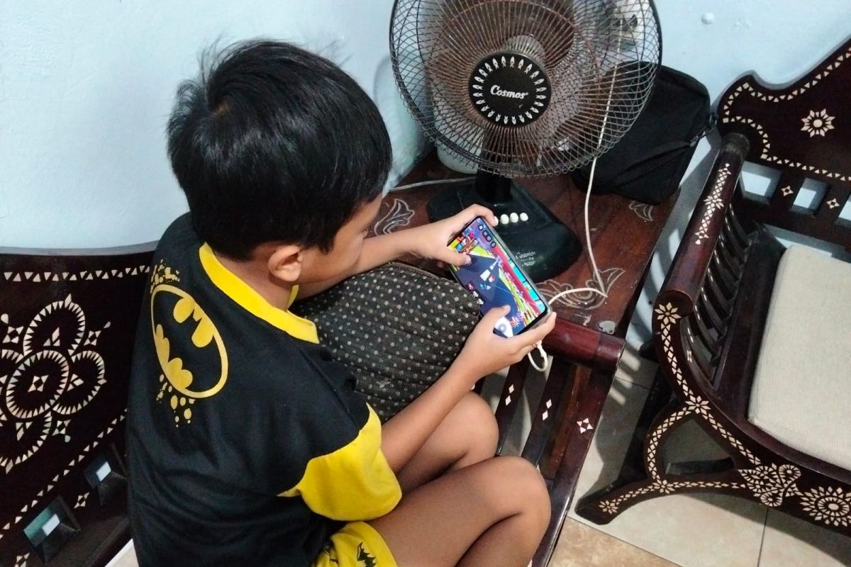 Orang tua di Mataram dukung langkah Komdigi blokir game online 