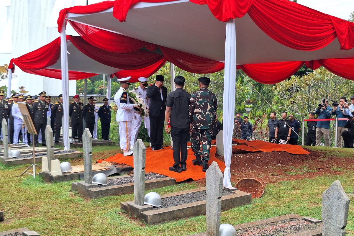 Menhan Sjafrie Sjamsoeddin pimpin upacara pemakaman Juwono Sudarsono