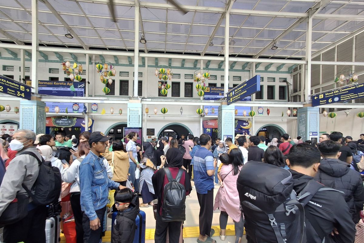 Total kedatangan penumpang arus balik KA Daop 1 capai 370.559 pada H+8