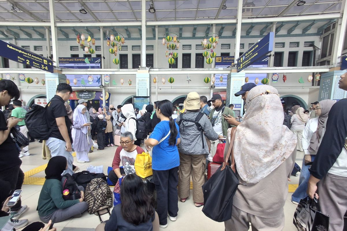 KAI: 18.753 penumpang padati Stasiun Pasar Senen pada Minggu