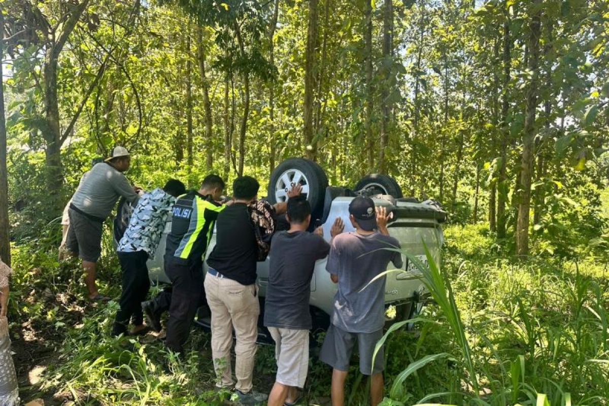 Laka tunggal di Desa Klopoduwur